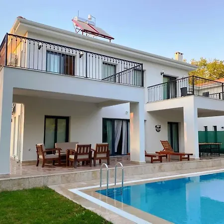 4 Bedroomwith Private Pool Nature Interwined *