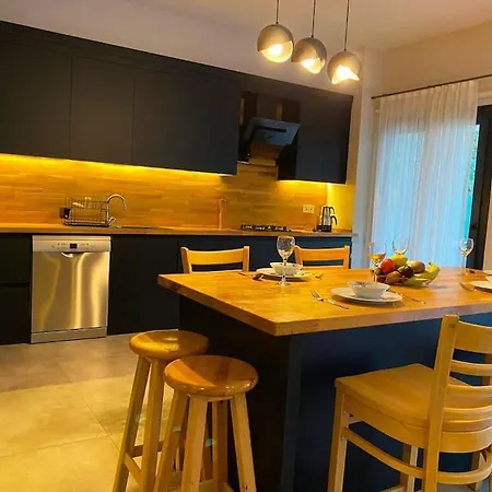 4 Bedroomwith Private Pool Nature Interwined ヴィラ フェティエ