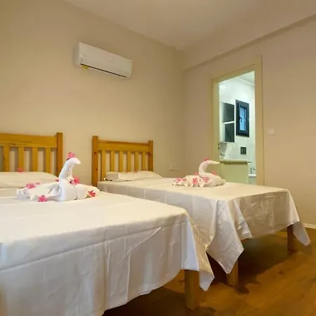 4 Bedroomwith Private Pool Nature Interwined フェティエ