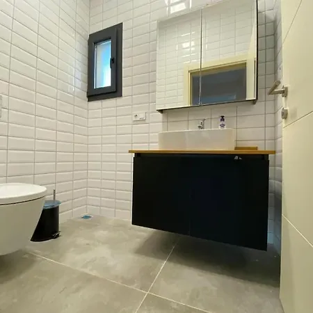4 Bedroomwith Private Pool Nature Interwined