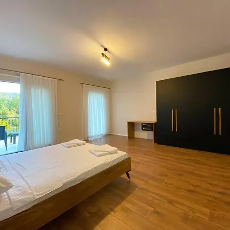 4 Bedroomwith Private Pool Nature Interwined * フェティエ