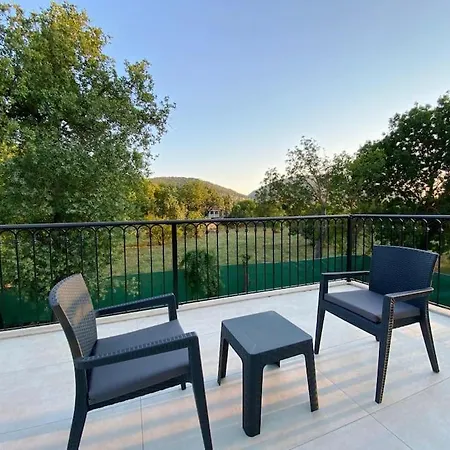 4 Bedroomwith Private Pool Nature Interwined *