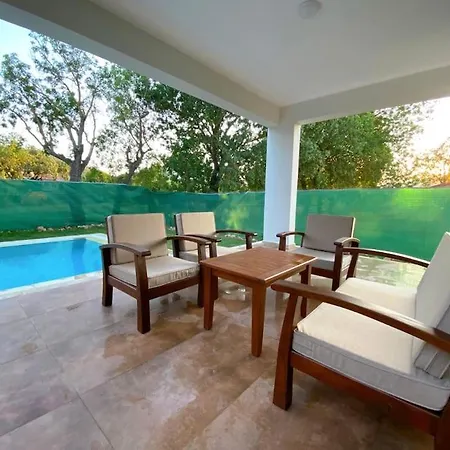 4 Bedroomwith Private Pool Nature Interwined 페티예